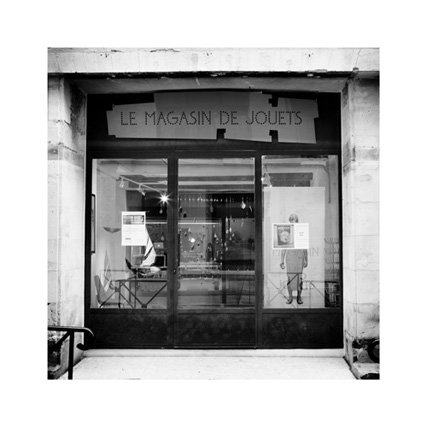 http://www.neuroptyk.com/files/gimgs/20_07-photographie-arles-magasin-jouets-arnaud-thomas.jpg